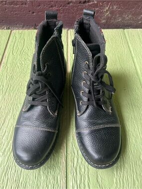 Clarks Black Leather Lace-Up Ankle Boots with Contrast Stitching